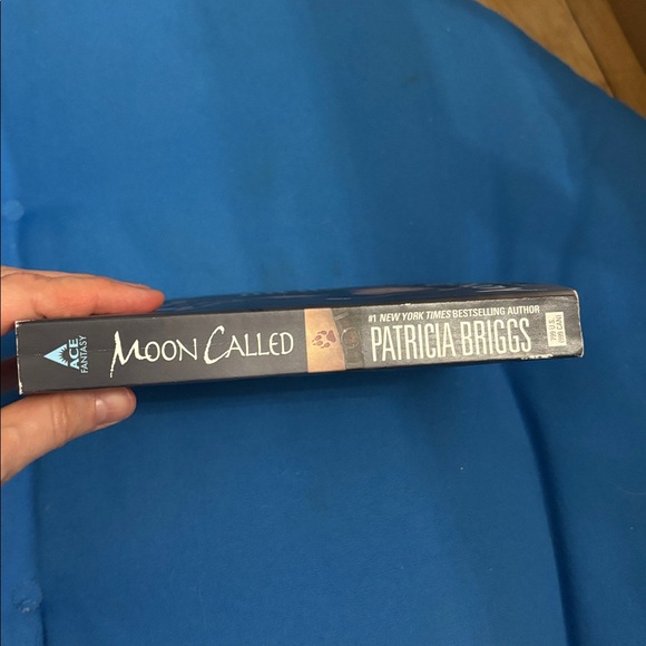 Moon Called By Patricia Briggs Soft Cover #1 New YorkTimesBestsellingAuthorNWOTS - Picture 3 of 6